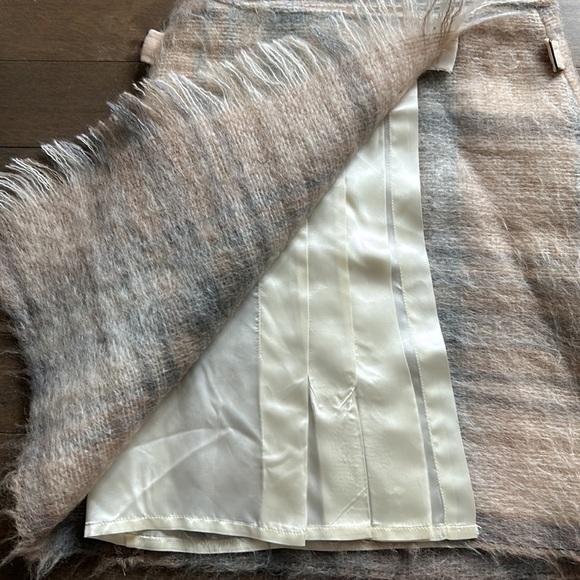 Brand new High end Designer skirt - Picture 2 of 3